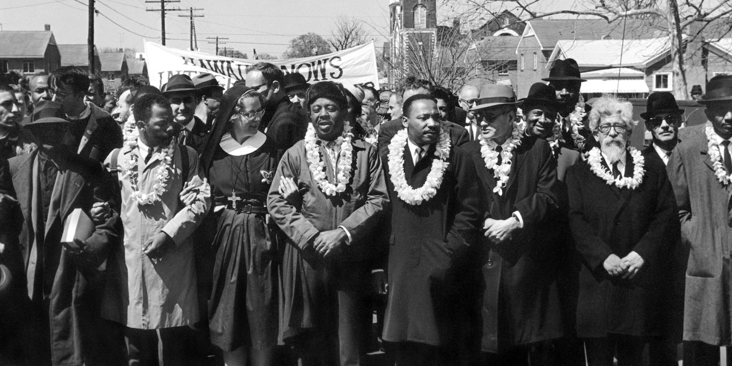 Martin Lujter King Jr among other protester in a line.