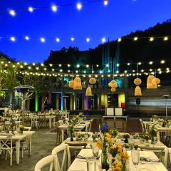 night event diner set up in taper courtyard